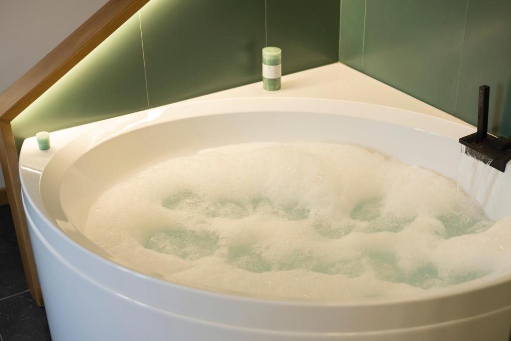 Bali Aqua&Charme Bed & Breakfast Gaeta Eksteriør bilde
